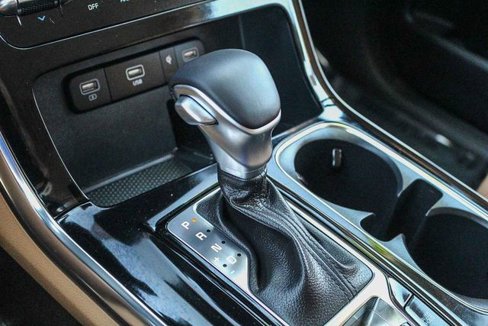 Used 2024 Kia Carnival EX image 27