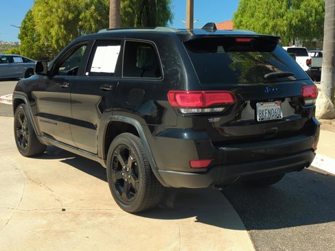 Used 2019 Jeep Grand Cherokee Laredo image 3