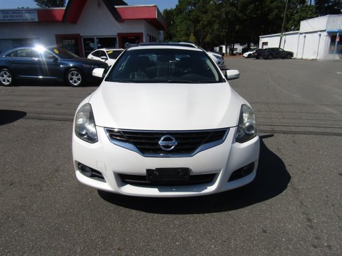 Used 2010 Nissan Altima 3.5 SR w/ Leather Pkg image 2