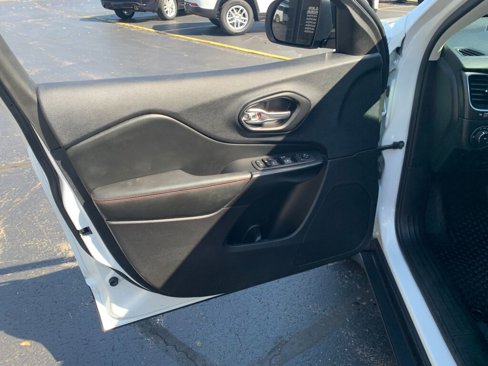 Used 2022 Jeep Cherokee Trailhawk w/ Sun, Sound & Nav Group image 9