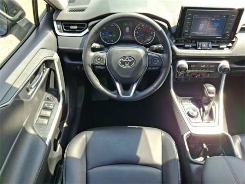 Used 2022 Toyota RAV4 XLE Premium image 11