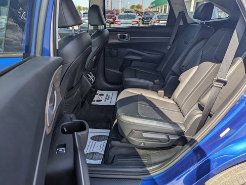 Used 2021 Kia Sorento EX w/ Panoramic Sunroof Package image 12