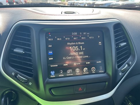 Used 2017 Jeep Cherokee Trailhawk w/ Cold Weather Group image 23