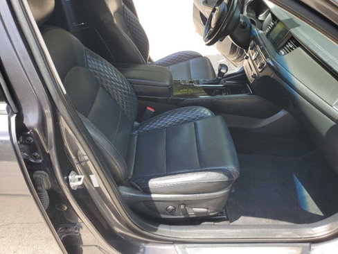 Used 2017 Kia Cadenza Limited image 27