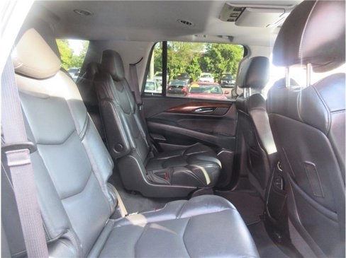 Used 2017 Cadillac Escalade Luxury image 27