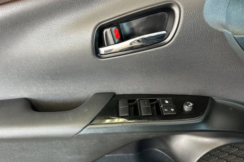 Used 2022 Toyota Prius L Eco image 8