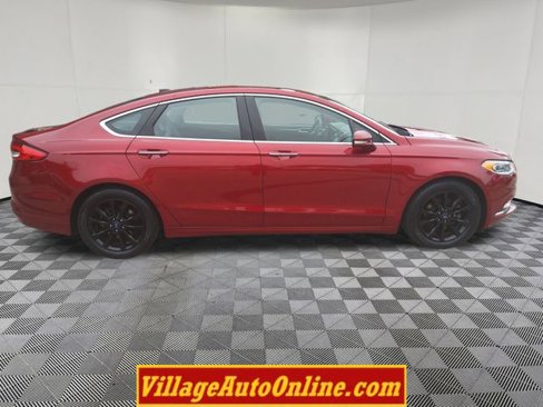Used 2017 Ford Fusion SE w/ Fusion SE Technology Package image 16