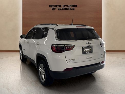 Used 2023 Jeep Compass Latitude image 4