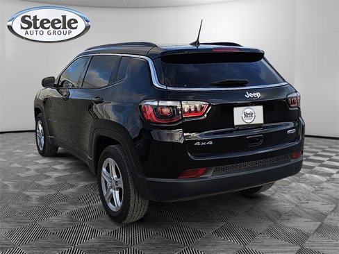 Used 2023 Jeep Compass Latitude image 3