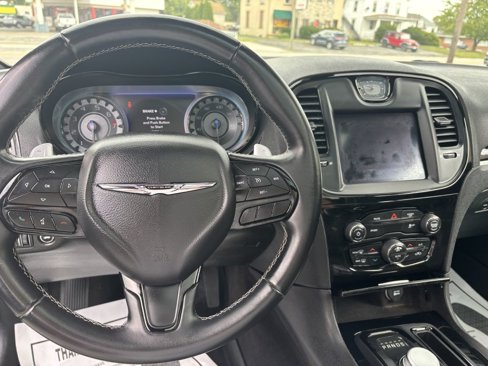 Used 2018 Chrysler 300 S image 12