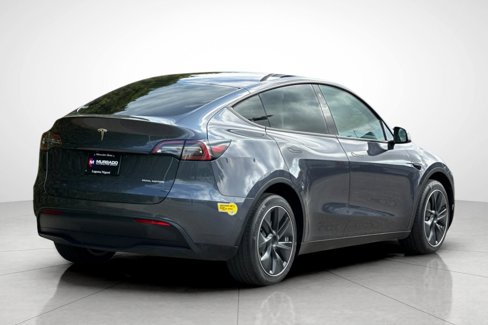 Used 2022 Tesla Model Y Long Range image 11