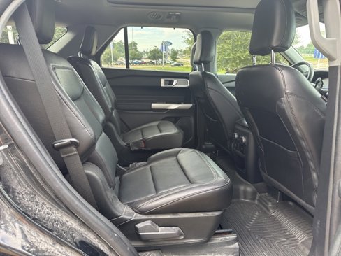 Used 2021 Ford Explorer Limited w/ Equipment Group 301A image 10