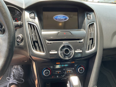 Used 2018 Ford Focus Titanium image 16