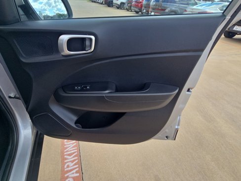 Used 2024 Hyundai Venue SEL image 27