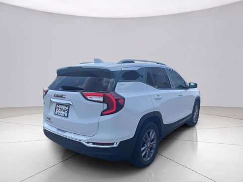 Used 2023 GMC Terrain SLT image 7