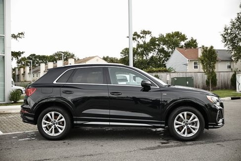 Used 2022 Audi Q3 2.0T Premium w/ Convenience Package image 3