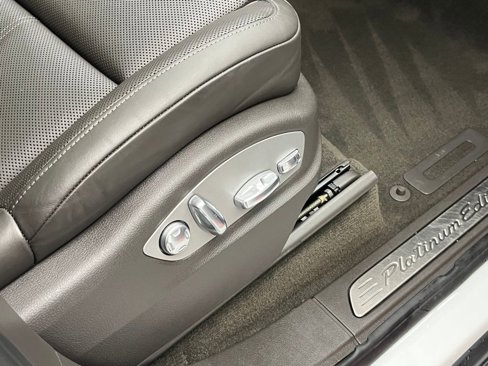Used 2017 Porsche Cayenne Platinum Edition image 39