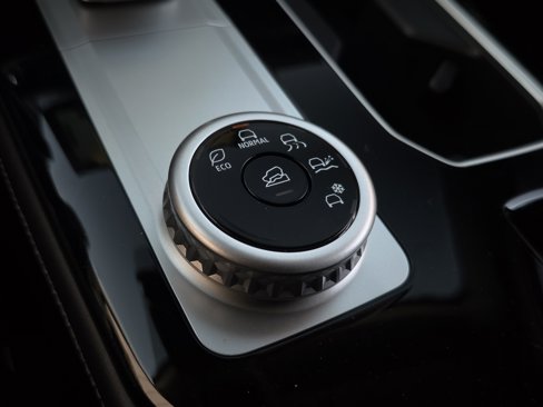 New 2025 Mitsubishi Outlander SE image 18