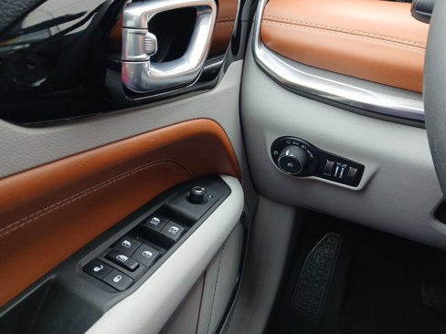 Used 2024 Jeep Compass Limited image 19