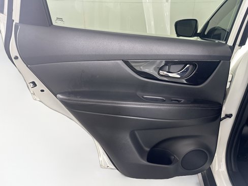 Used 2017 Nissan Rogue SL image 26