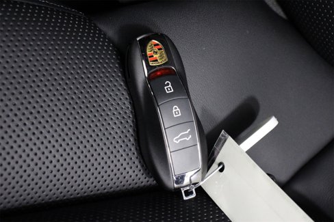 New 2026 Porsche Macan image 23