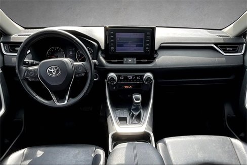 Used 2019 Toyota RAV4 XLE Premium image 15