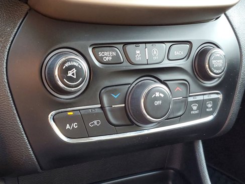 Used 2015 Jeep Cherokee Latitude w/ Cold Weather Group image 24