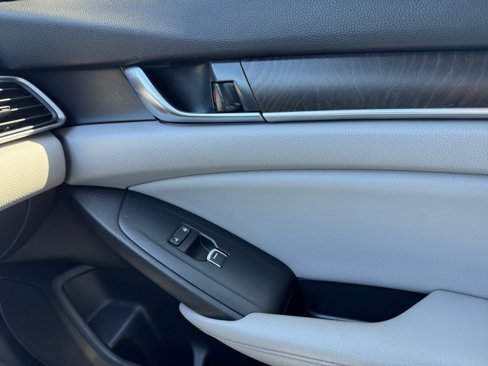Used 2020 Honda Accord EX image 35