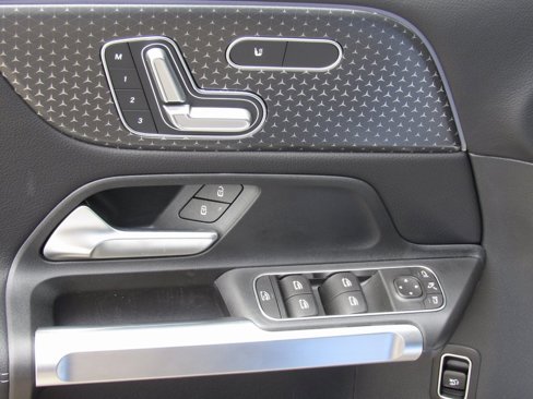 New 2025 Mercedes-Benz GLB 250 4MATIC image 13