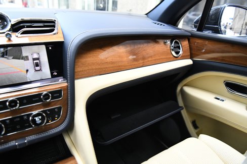 Used 2023 Bentley Bentayga Extended Wheelbase image 20