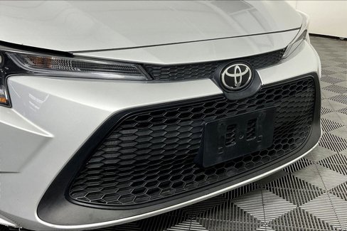 Used 2022 Toyota Corolla LE image 39