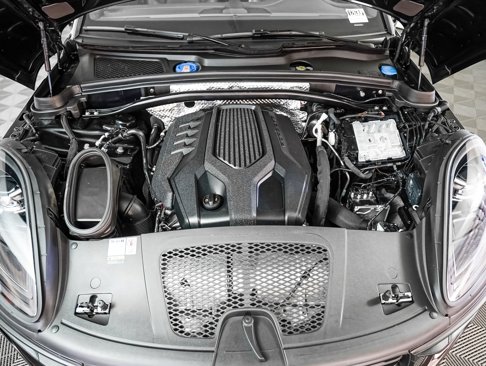 Certified 2023 Porsche Macan image 13