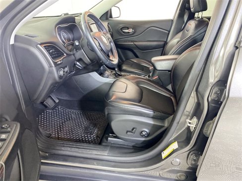 Used 2019 Jeep Cherokee Trailhawk w/ Cold Weather Group image 24