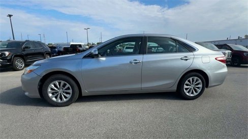 Used 2017 Toyota Camry LE image 6