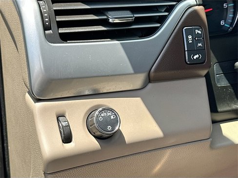Used 2018 Chevrolet Suburban LT image 10