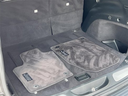 Used 2017 Jeep Grand Cherokee Limited image 21