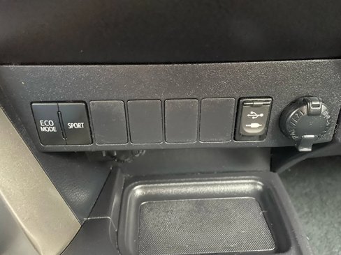 Used 2015 Toyota RAV4 LE image 12