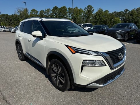 Used 2023 Nissan Rogue Platinum image 2