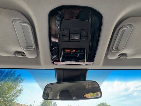Used 2021 Toyota Venza LE w/ Carpet Mat Package (TMS) image 35