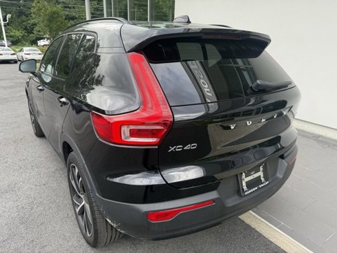 Used 2021 Volvo XC40 T5 R-Design w/ Climate Package image 9