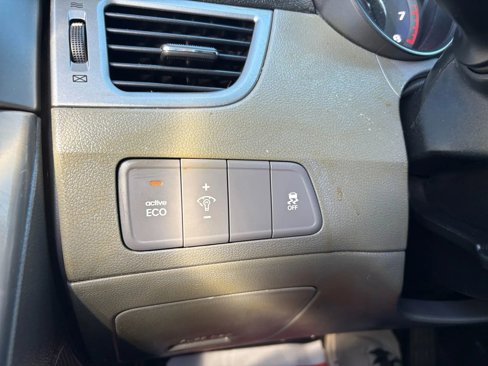 Used 2013 Hyundai Elantra GLS image 32