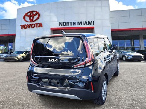 Used 2023 Kia Soul LX image 4