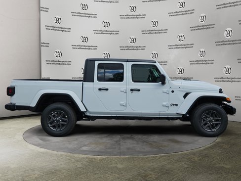 New 2025 Jeep Gladiator Sport image 6