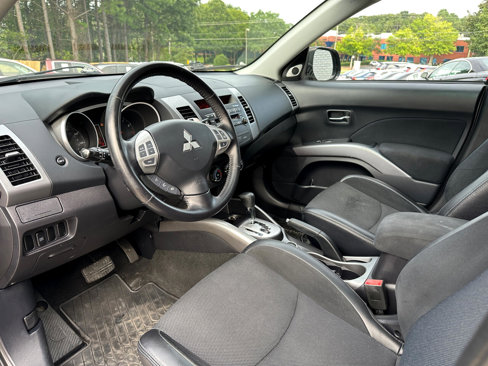 Used 2009 Mitsubishi Outlander SE image 14