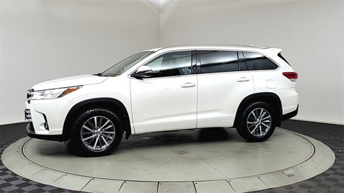 Used 2017 Toyota Highlander XLE image 4