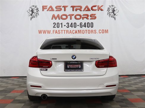 Used 2018 BMW 320i xDrive Sedan w/ Convenience Package image 5