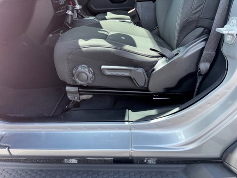 Used 2018 Jeep Wrangler Sport image 13