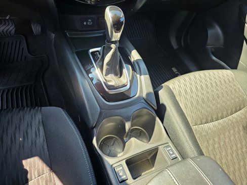 Used 2019 Nissan Rogue SV image 23