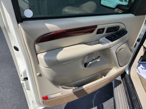 Used 2005 Cadillac Escalade EXT image 39