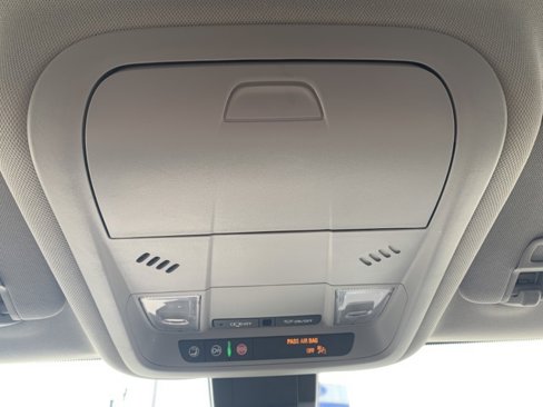Used 2023 GMC Terrain SLE w/ Driver Convenience Package image 19